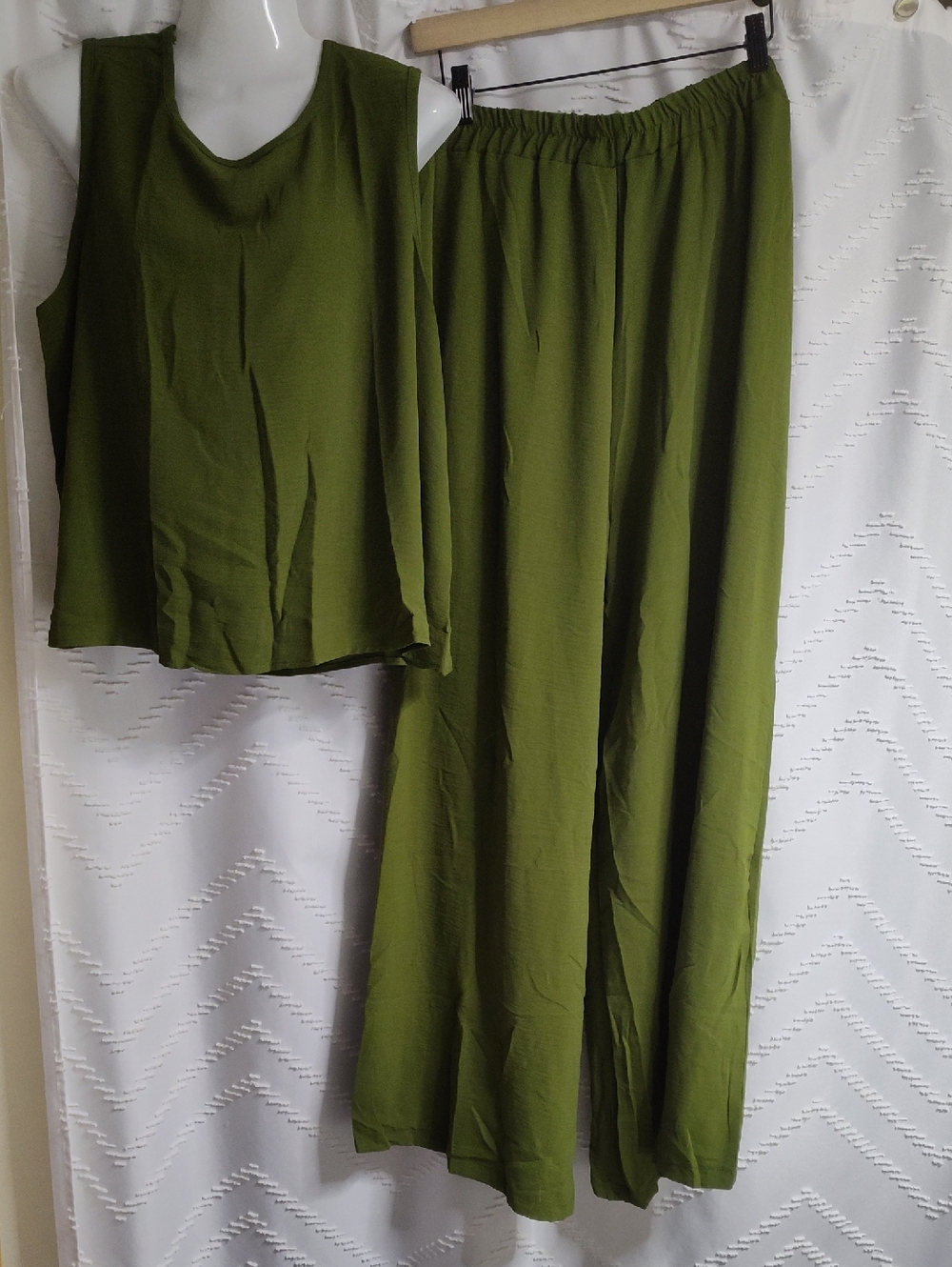 Women's Olive Green Pantsuit Set - Sleeveless Top & Wide-Leg Pants